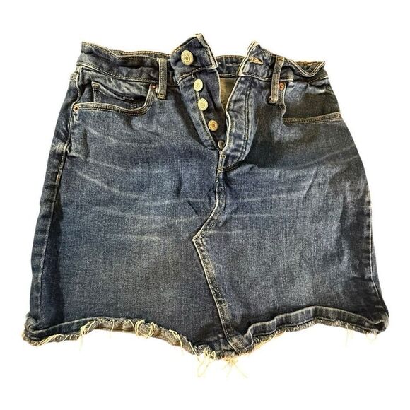 Old Navy High Rise Secret Pockets Denim Mini Skirt Ragged Hem Size 6 - Picture 1 of 8